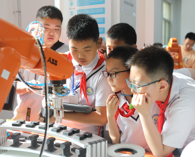 向技能转型正式开端试点层次教育为打破职校学生的天花板