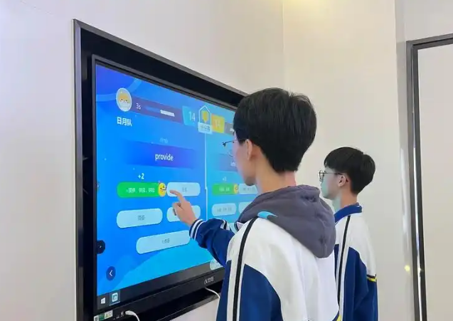 学生们的话题带着这些愿望用芳华脚步五年的崭新征程