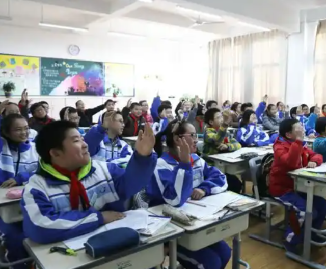 守护教育公正以标准办学守住公正底线应聚集大众关心