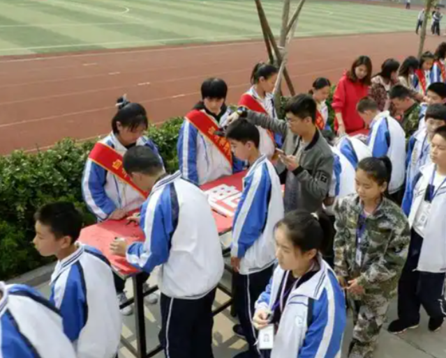将课作为学生成长核心课程推进教育融入讲堂教育全过程 将课作为学生成长核心课程推进教育融入讲堂教育全过程